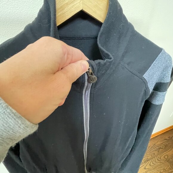 Lululemon Men's Full Zip Track Jacket, Black and Gray, Size Medium - Picture 7 of 8